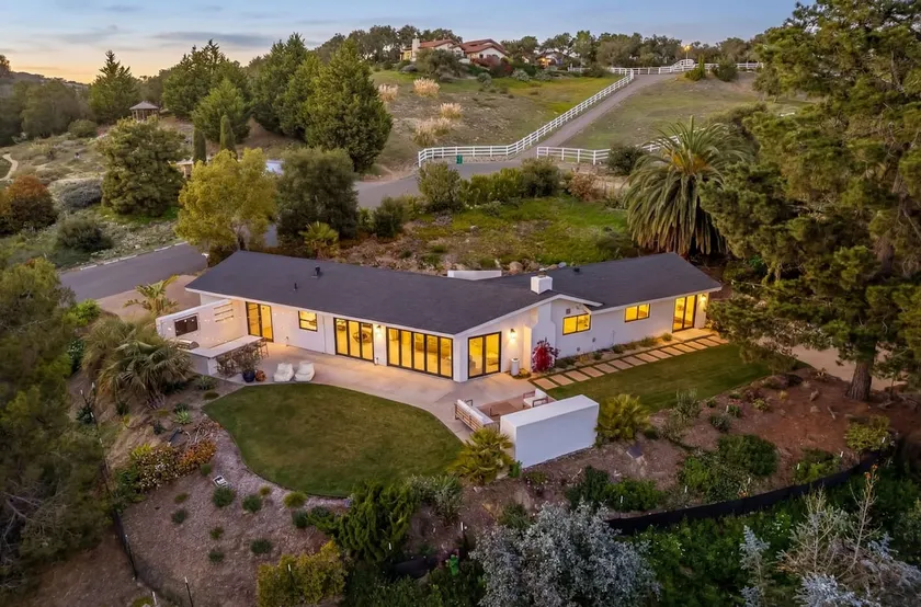 Peaceful Wine Country Retreat-Valley & Ocean Views - Image 1
