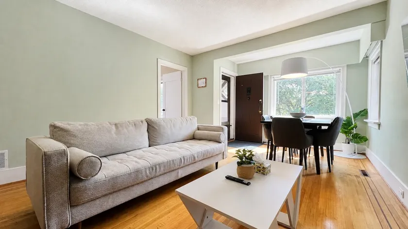 Quiet 3BR Near YVR- Walk to Dining-Free St Parking - Image 1