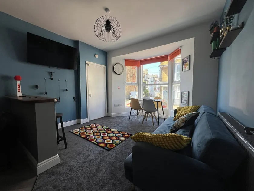 Full Apartment in the Heart of Margate - Image 1