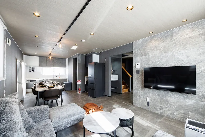 [Salt Valley] Modern private rental with darts and billiards for a truly enjoyable stay and fun - Image 1
