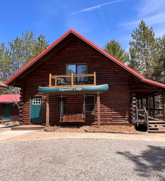Edgewater Lodge: Riverfront family fun in Grayling - Image 1