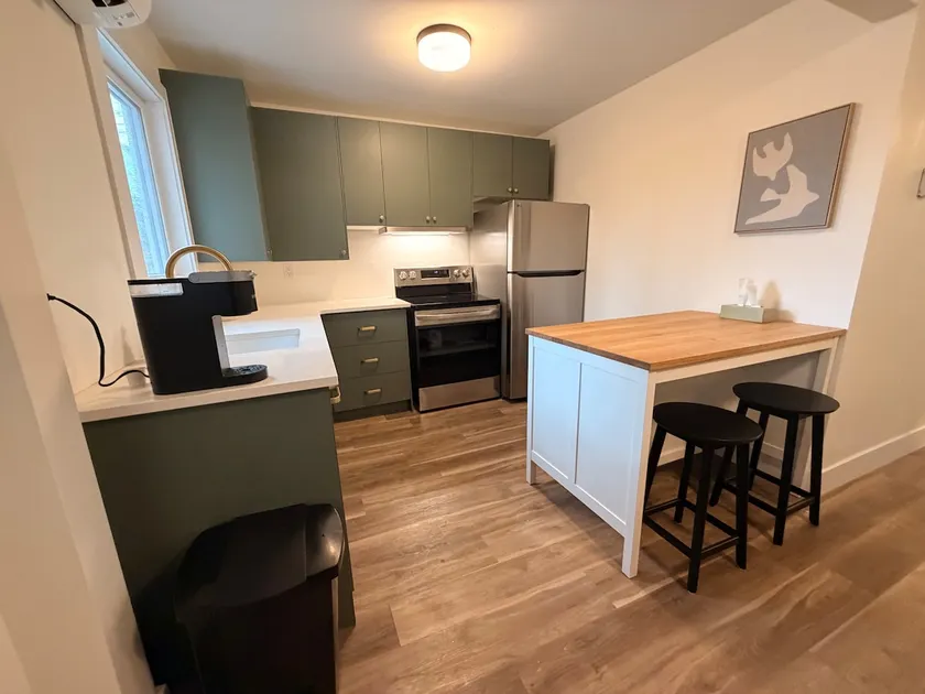 Modern Truro Apartment - Image 1