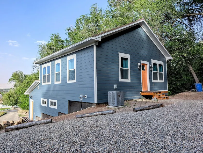 Hillside Holiday Home - Image 1