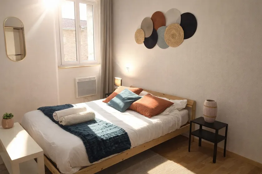La Clé de Cé – 2-bedroom apartment in the center of Meximieux, quiet & well-equipped - Image 1