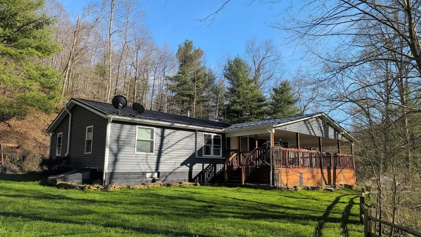 Hilltop Heavenly Homestead - Image 1