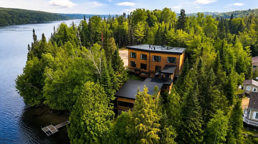 Spa & Private Beach - The Lazy Bear Lake House - Image 1
