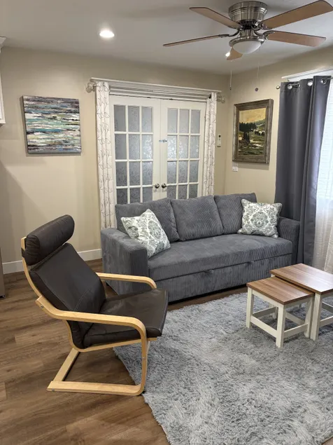 Modern and Cozy Apartment in Corinne - Image 1