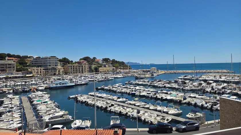 Le Riviera: Sea View • Casino within Walking Distance • Heart of the Port - Image 1