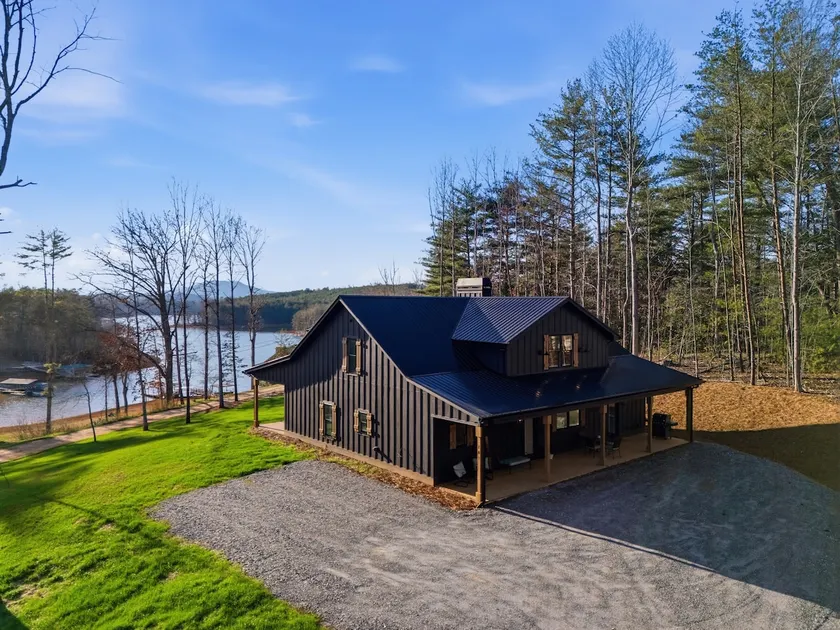 The Sunset House on Lake Chatuge/platform dock - Image 1