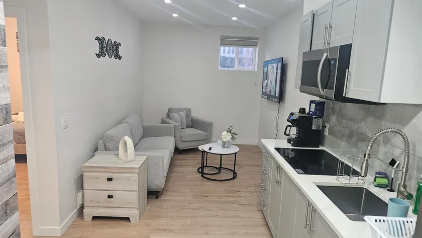 2Bedroom Clean Basement Suit NW, Private Entrance - Image 1