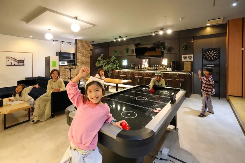 Air hockey, 200㎡ total floor area, pellet stove, Kawaguchiko, Fuji-Q Highland / Tsuru City Station, hot spring 2-minute walk - Image 1