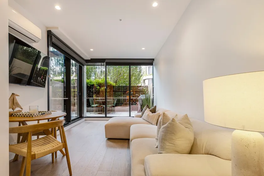 'Mariner' Resort-Style Escape Where City meets Coast - Image 1