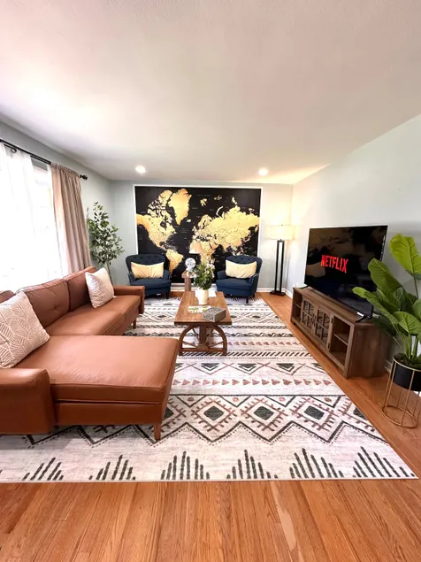 Spacious 3BR w/ Game Room, yard, central Rockford - Image 1