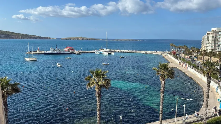 Stylish 3BR with Side Sea Views in St Paul Bay - Image 1