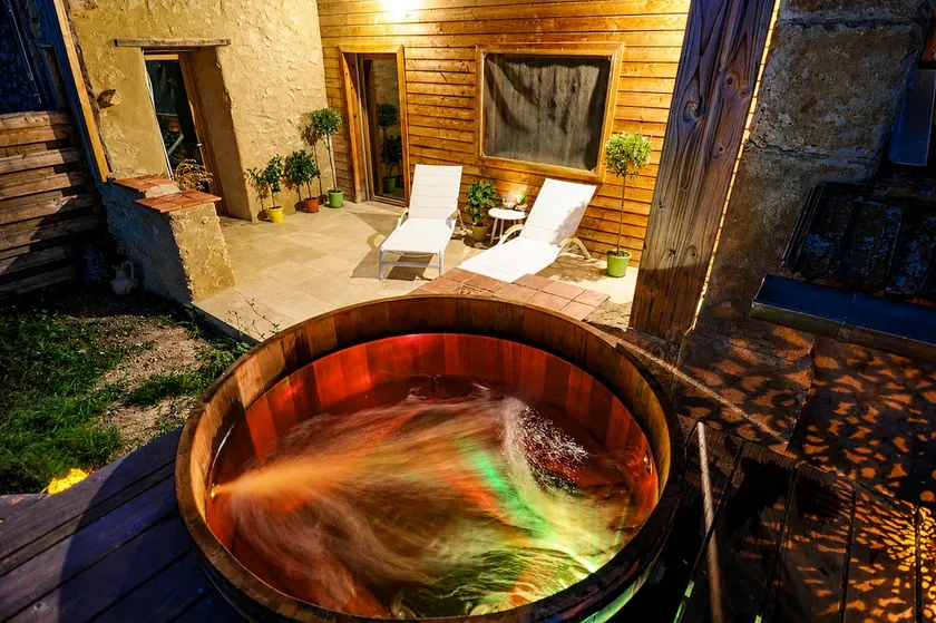 Two Quiet Cottages - Families & Groups - Swimming Pool - Image 1