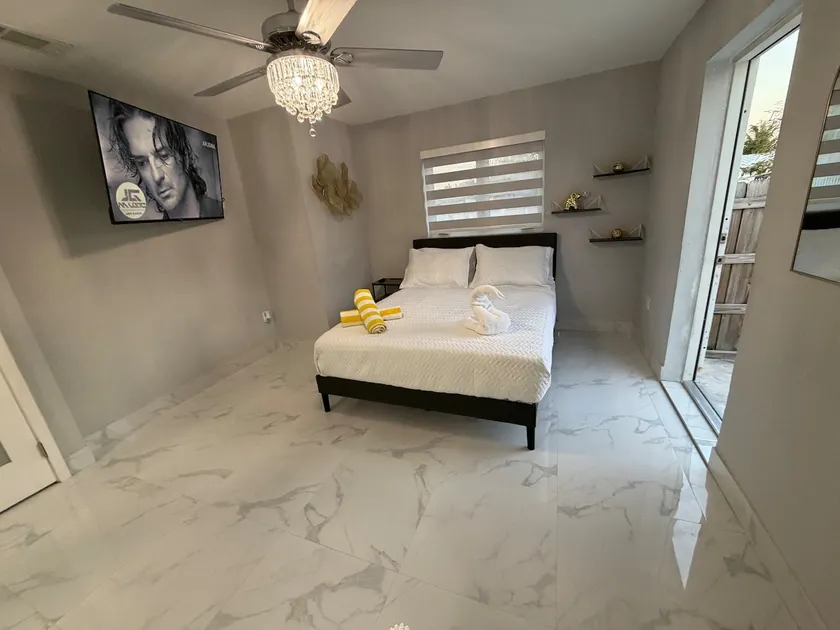 Private Mini Suite Miami - Image 1