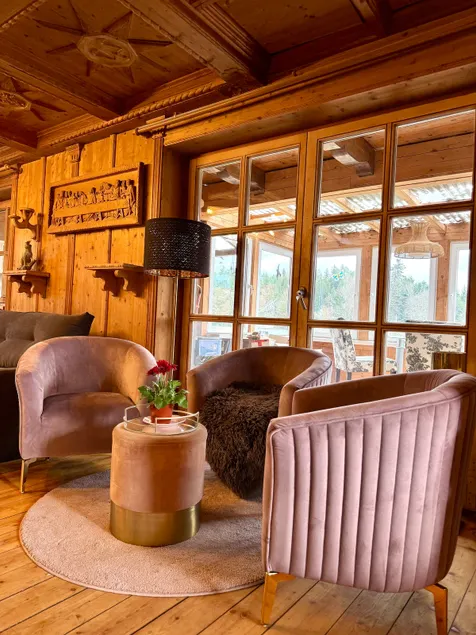 Vacation rental, wood carvings, dogs welcome - Image 1