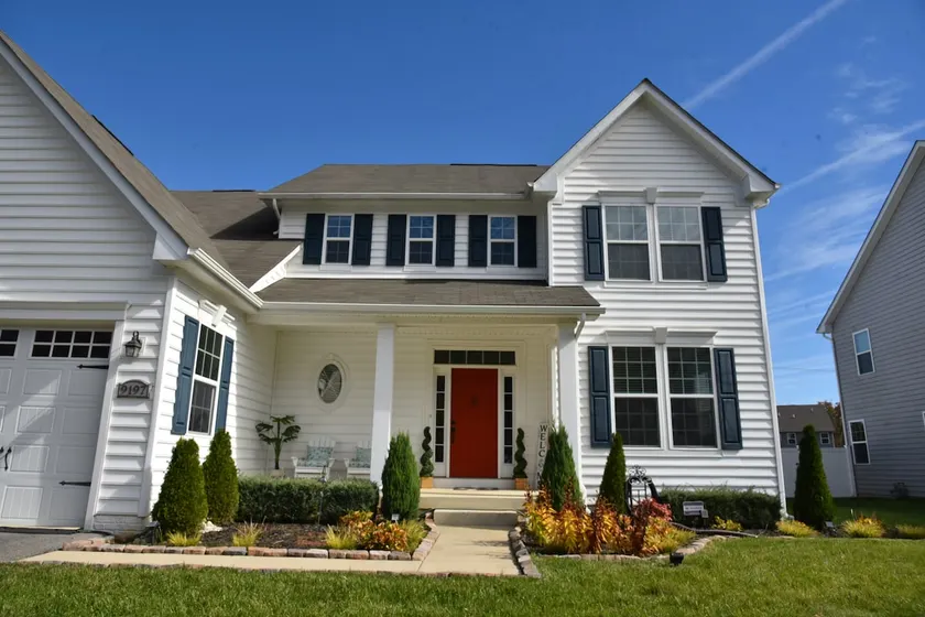 Spacious 5BR w/parking near DC Sleeps 12 - Image 1