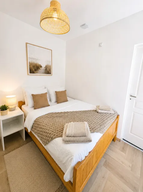Cozy modern studio apartment in the city center - Image 1