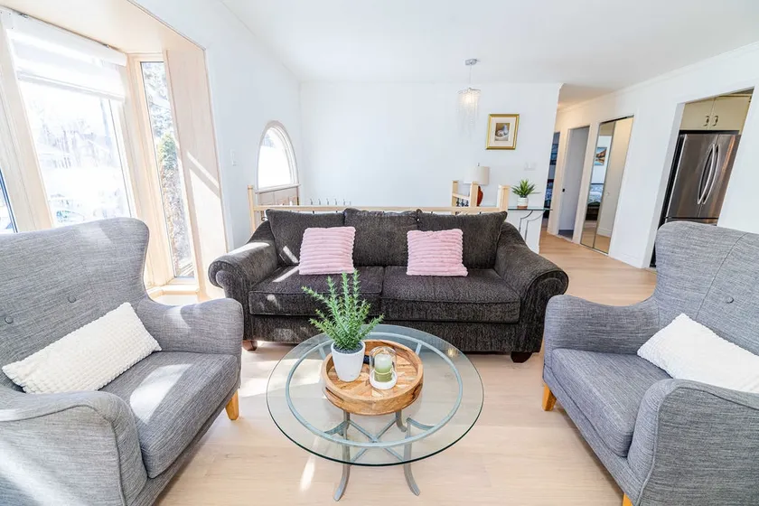 Sunny Entire House 15 mins to DT, Sauna ,Parking - Image 1