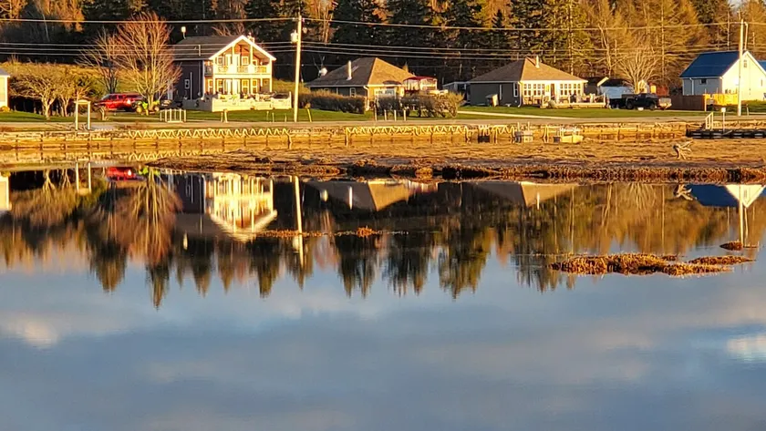 Waterfront Chalet with Spectacular Sunset Views - Image 1