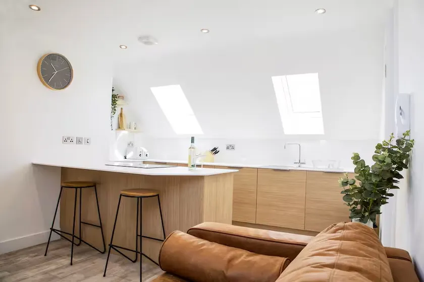 Heatons Retreat - Modern Two Bedroom Apartment - Image 1
