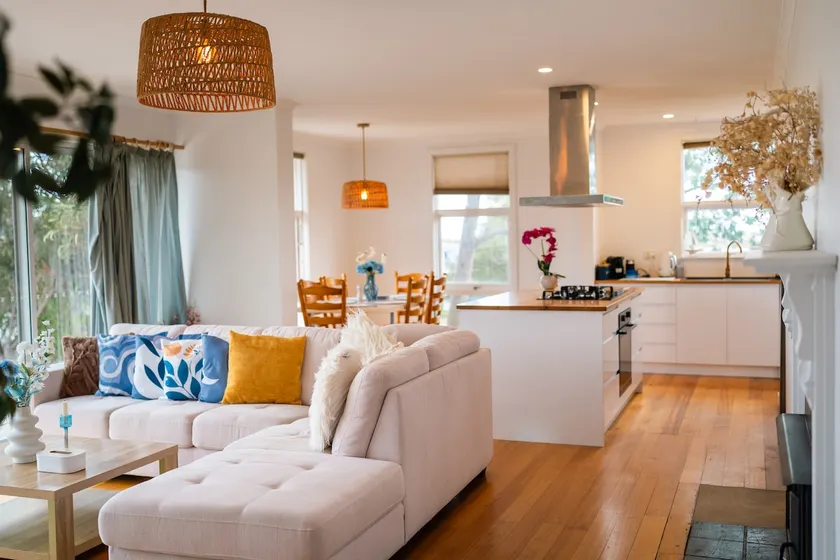 Bridport Coastal Classic 3 BR Beach side Escape - Image 1