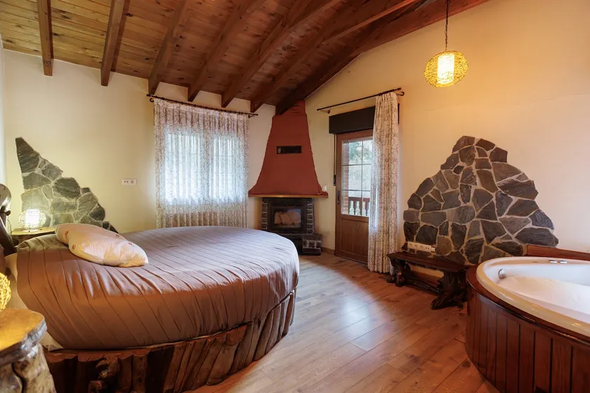 Apartamento con jacuzzi y chimenea, río Sella - Image 1