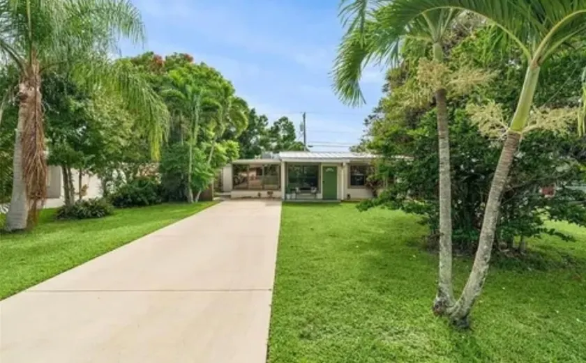 Avalon Beach House - Image 1