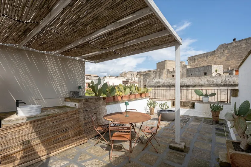 Camare 44 – Unique studio with private rooftop - Image 1