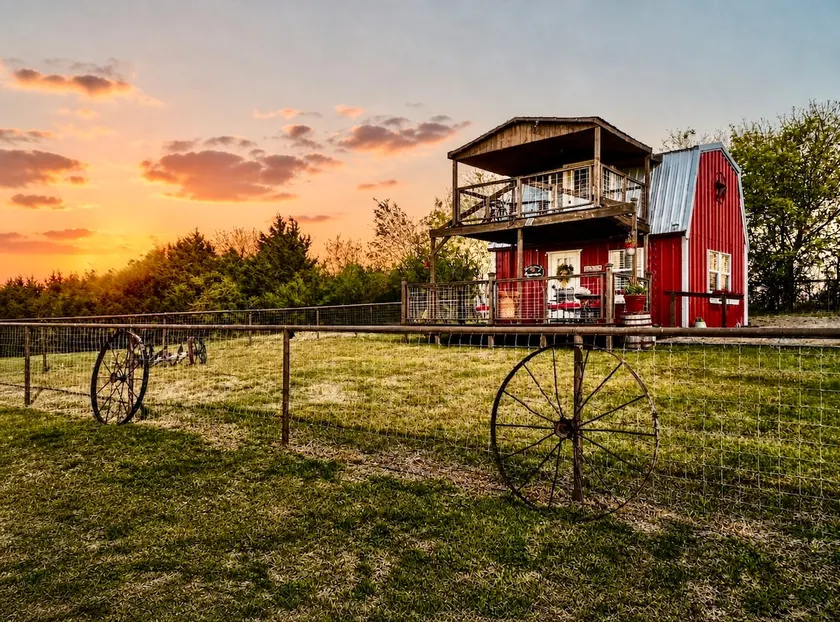 The Red Magnolia - Private Cabin/Fishing/Longhorns - Image 1