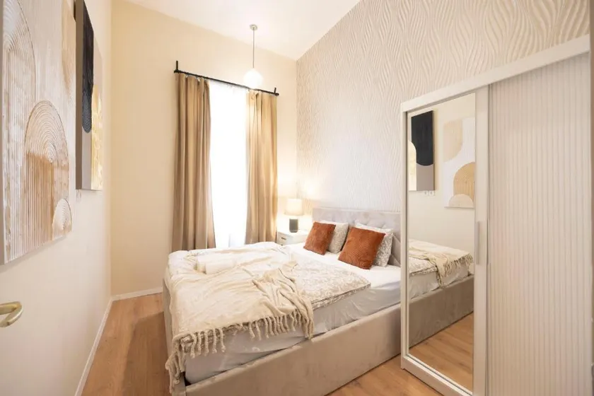 Light-Filled 3BR Retreat - Relaxing Family Apt - Image 1
