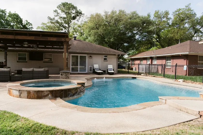 Luxe Pool Spa Retreat Dogs Welcome! - Image 1