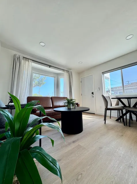 Coastal Comfort | Central 2BR Near LAX & SOFI - Image 1