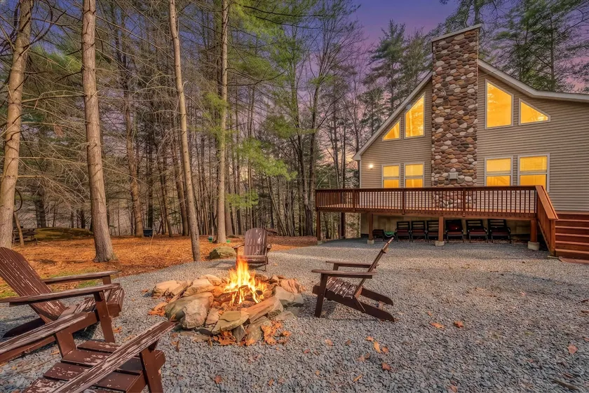 Stonewood Retreat AC, Firepit, Pool Tble, Masthope - Image 1