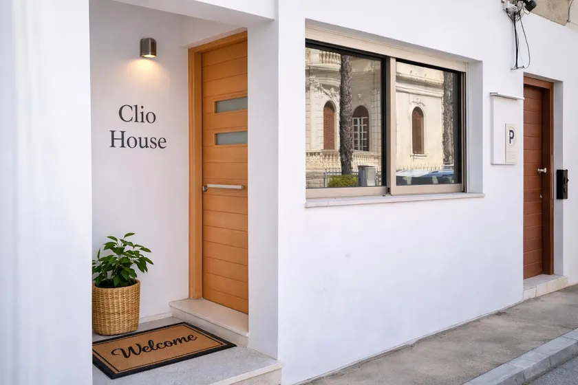 Clio House Stylish 2BR Boutique Walk to Beach - Image 1