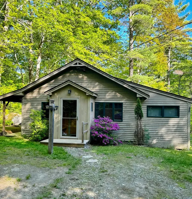 Cozy cottage in woodland setting near to hiking biking and lakes - Image 1