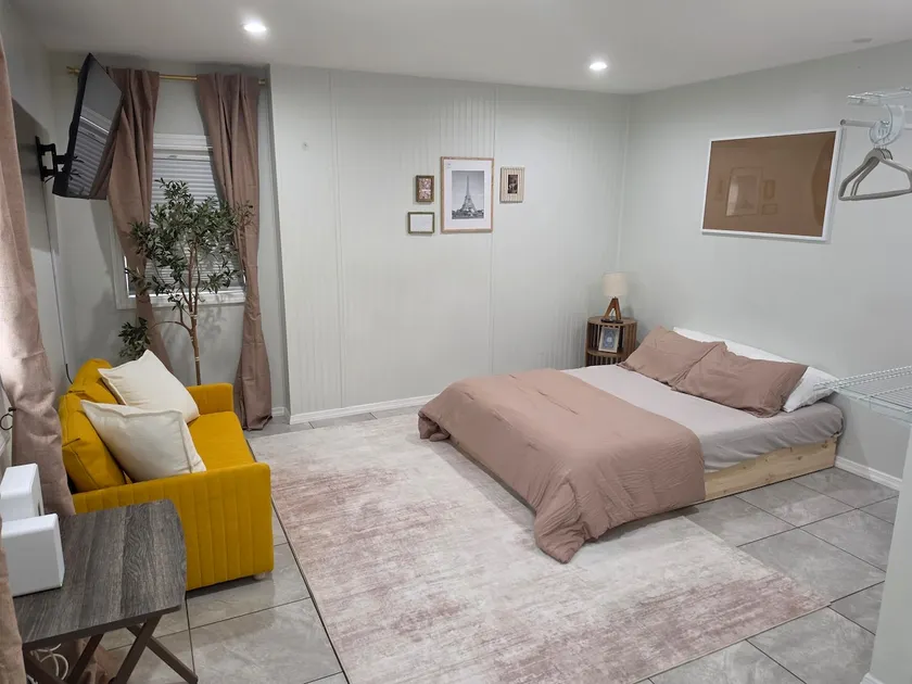Private Studio Suite Separate Entrance & Full Bath - Image 1