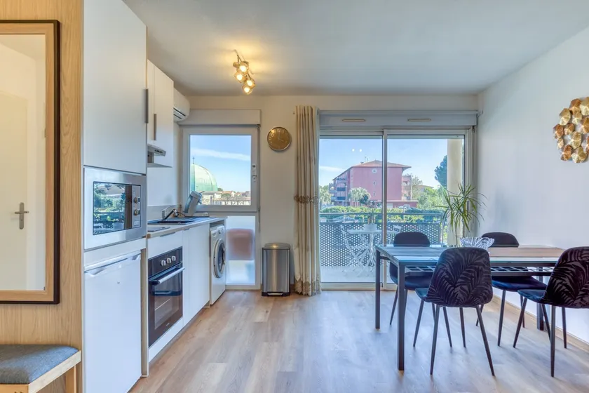 Cozy, Quiet Apartment Near the Sea - Image 1