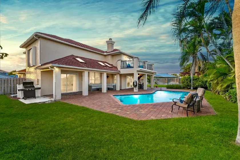 Beachy Places, Hot tub, Pool, Beach - Image 1