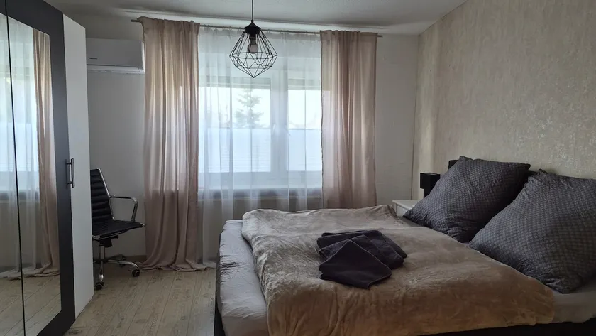 Cozy place to stay near downtown - Image 1