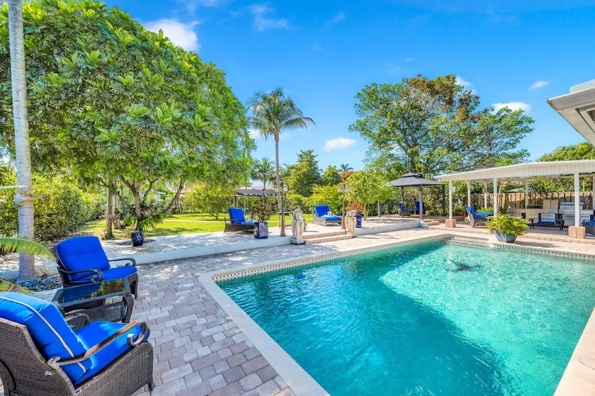 Spacious Tropical Pool Home Miami 4 beds 3 baths Sleeps 13 - Image 1