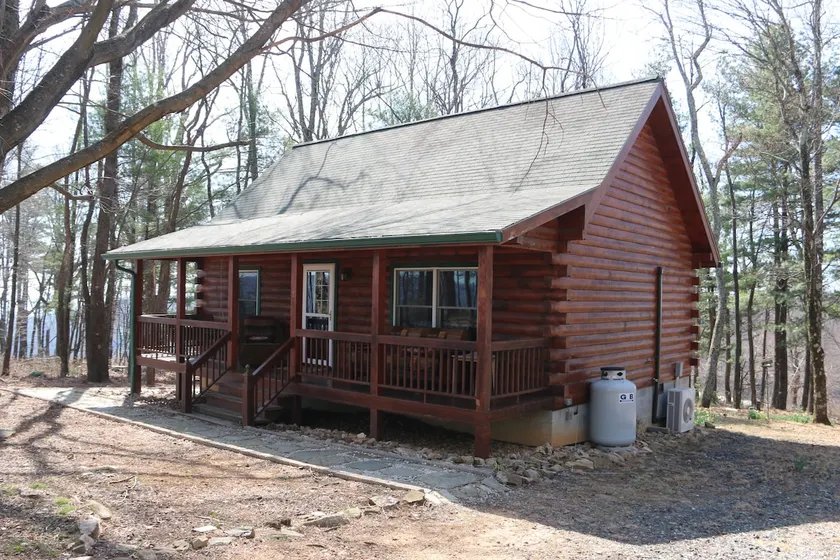 Sara’s Mountain Views - Image 1