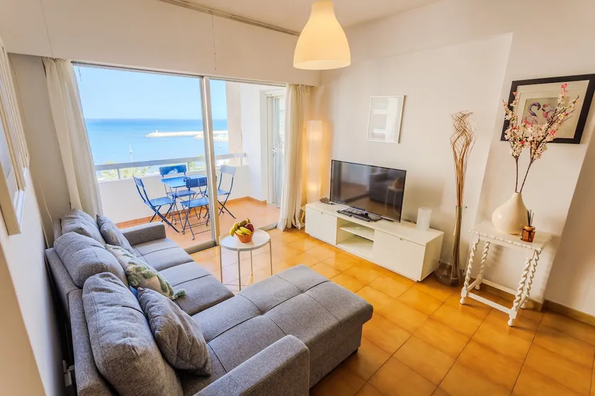 Larnaca Seaview Apartment with pool & parking - Image 1