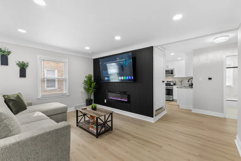 Top-Rated 4BR Dearborn Retreat | Sleeps 7•Near DTW - Image 1