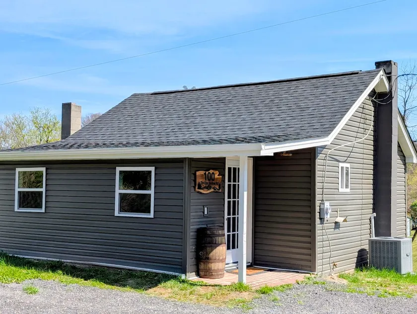Cozy Country Charm – Mins to Cumberland & Trails - Image 1