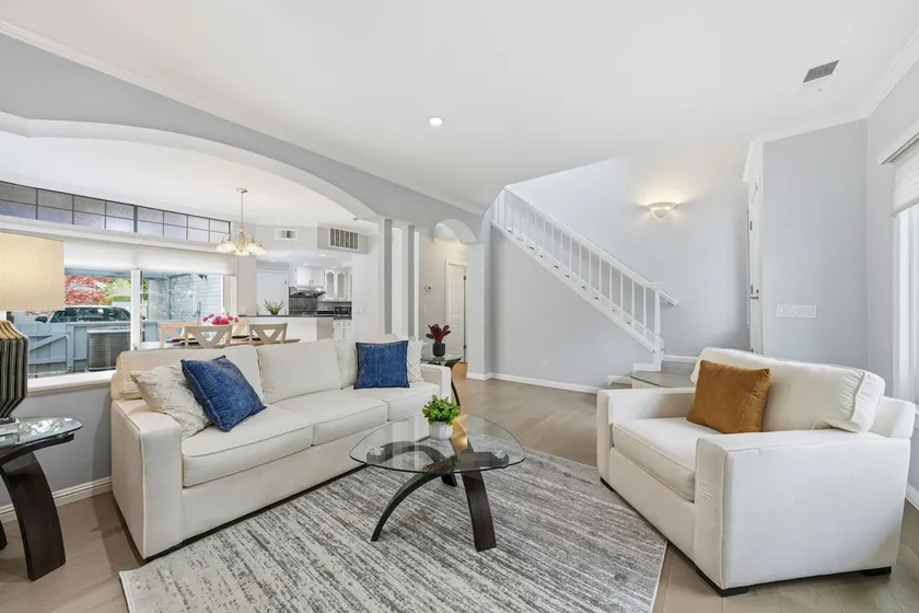 Cozy 2BR w/ Patios, Prime Mountain View Location - Image 1