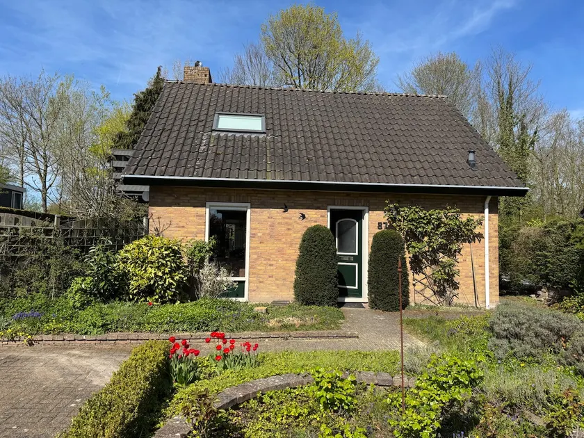 Beautiful holiday home with large enclosed garden - Image 1