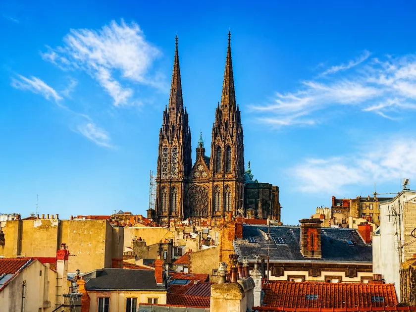 Hyper-centre, free parking and cathedral view - Image 1