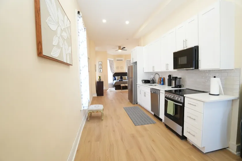 Rowhouse 23 Studio - Image 1